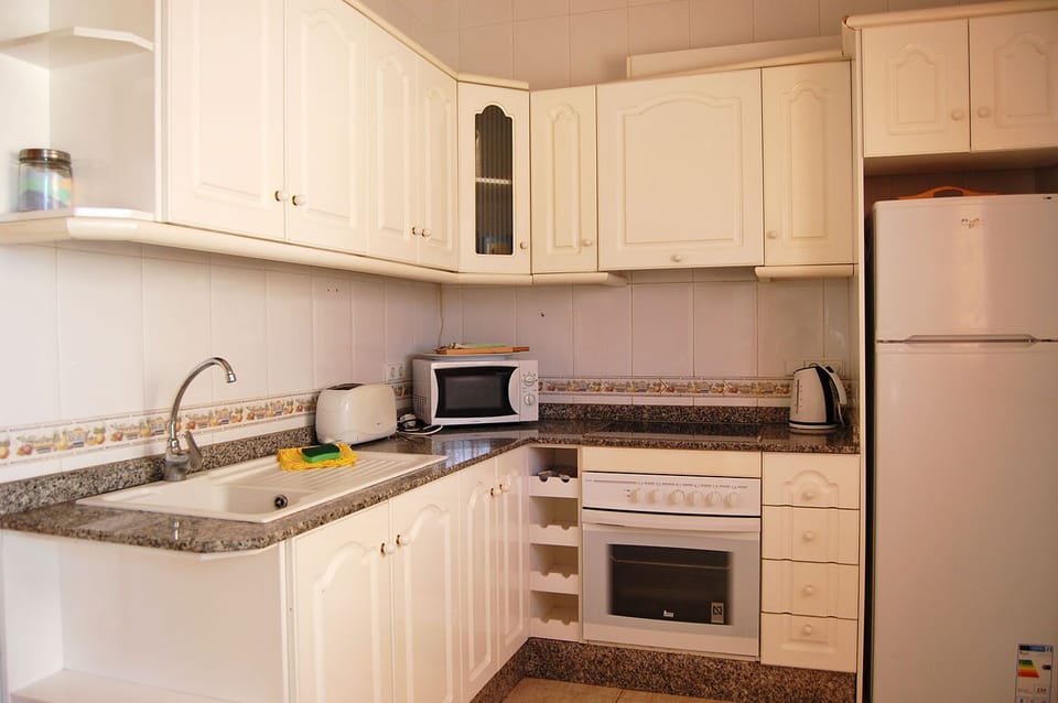 Large fully fitted kitchen