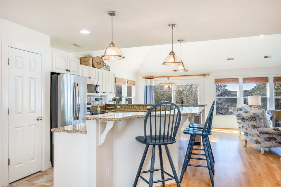 HK64: Bluebird l Mid Level Kitchen
