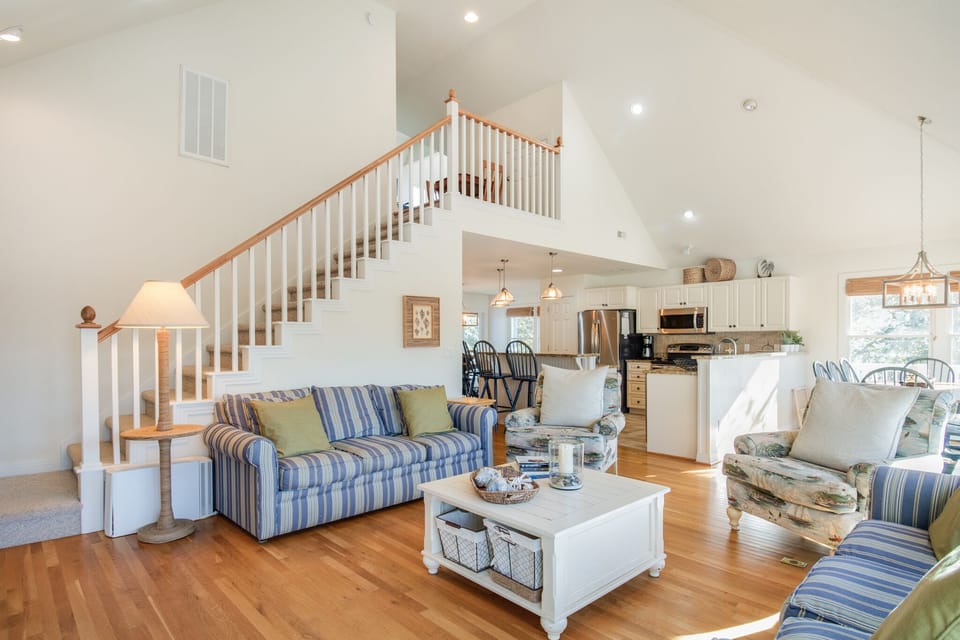HK64: Bluebird l Mid Level Living Area