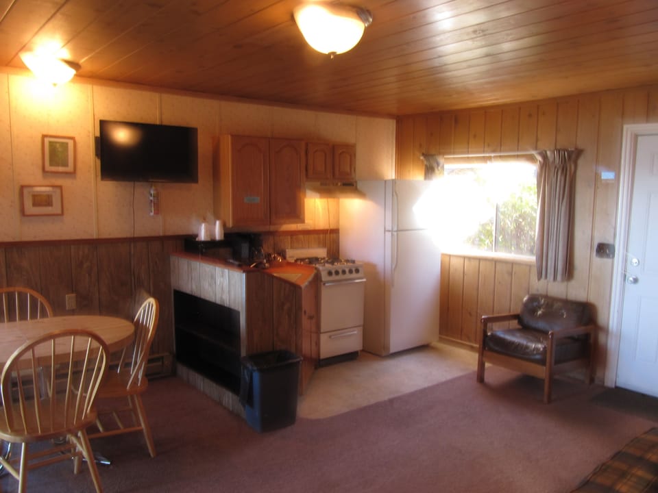 Fireplace Cabin #5, 2 Bdrm, Ktchn, Jetted Tub | Bed sheets
