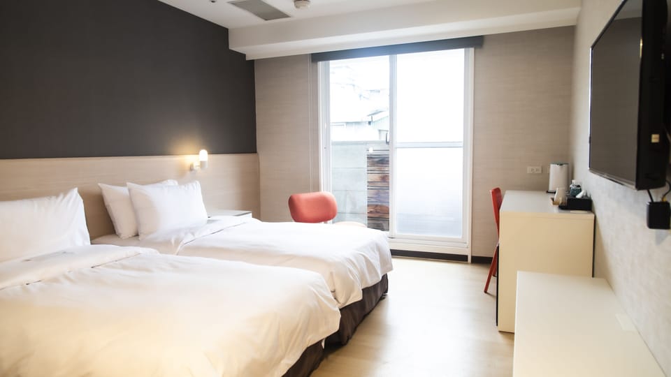 Standard Twin Room | Desk, laptop workspace, blackout drapes, free WiFi