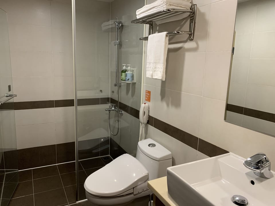 Economy Room | Bathroom | Shower, rainfall showerhead, hair dryer, slippers