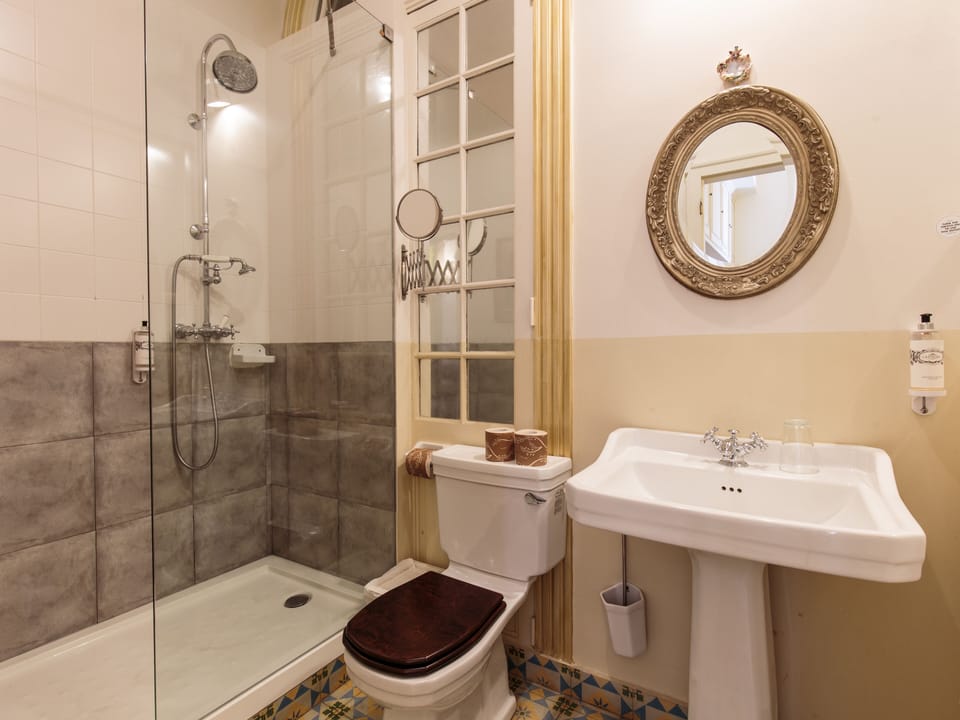 Economy Double Room | Bathroom | Hair dryer