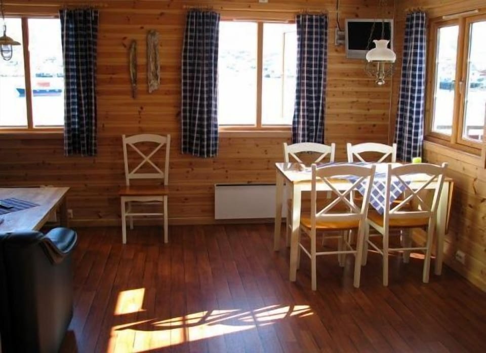 Cottage, 3 Bedrooms | Living area | Flat-screen TV