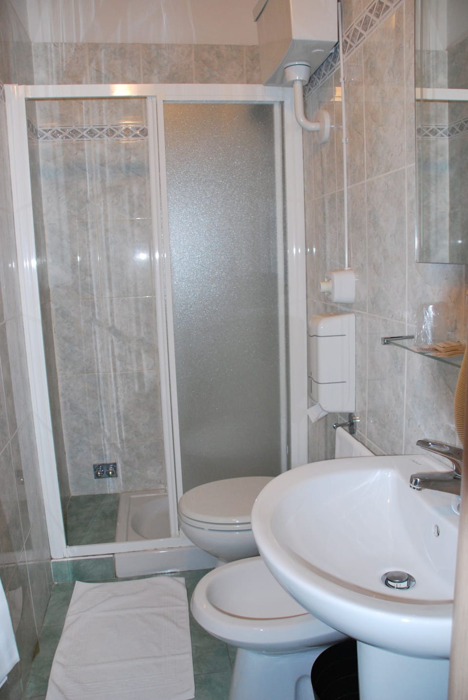 Deep soaking tub, rainfall showerhead, free toiletries, bidet