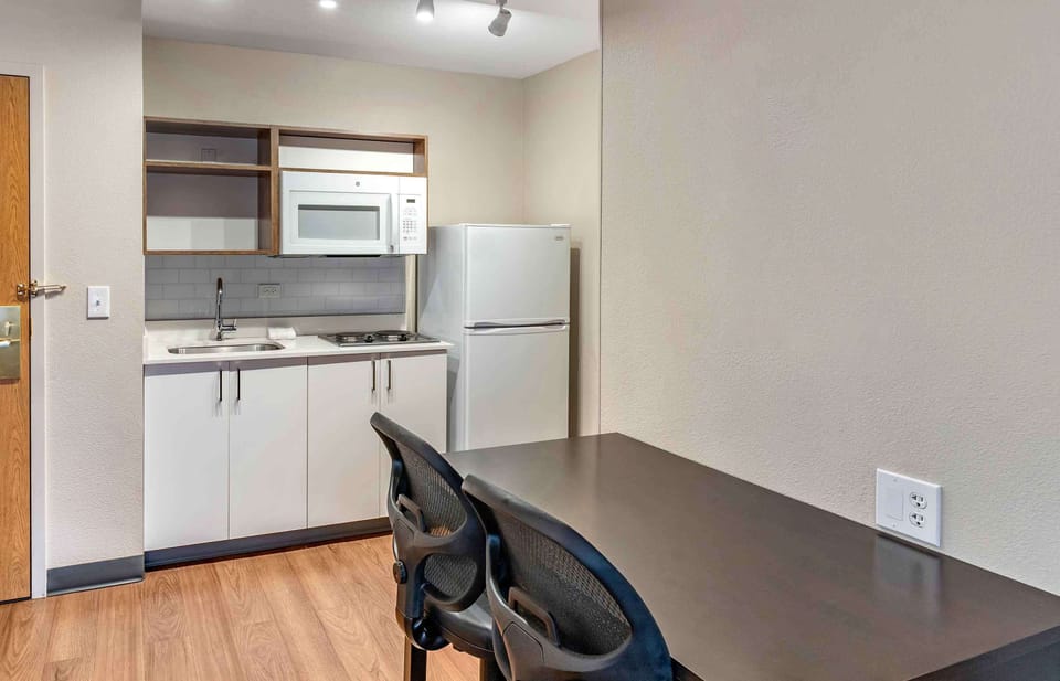 Deluxe Studio, 1 Queen Bed with Sofa bed | Private kitchen | Fridge, microwave, stovetop, coffee/tea maker