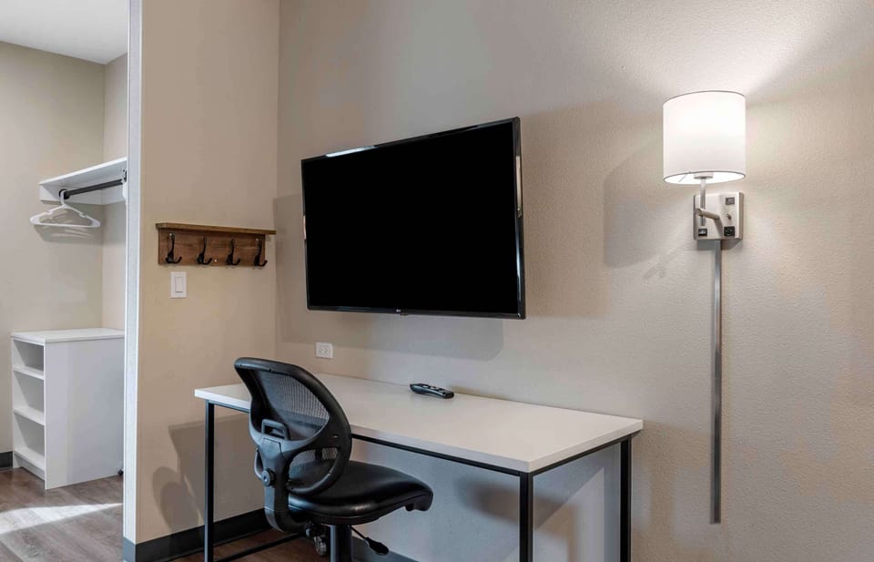 Studio, 1 Queen Bed, Accessible, Non Smoking | Premium bedding, desk, laptop workspace, iron/ironing board