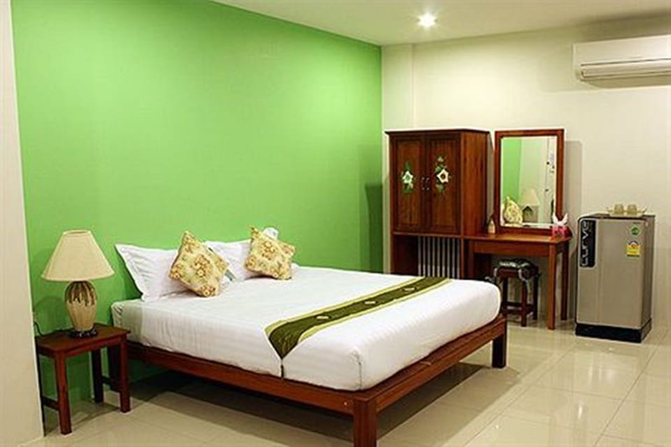 Superior Room, 1 King Bed | Desk, free WiFi, wheelchair access