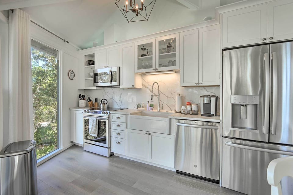 Kitchen | Dishware & Glassware | Keurig Coffee Maker