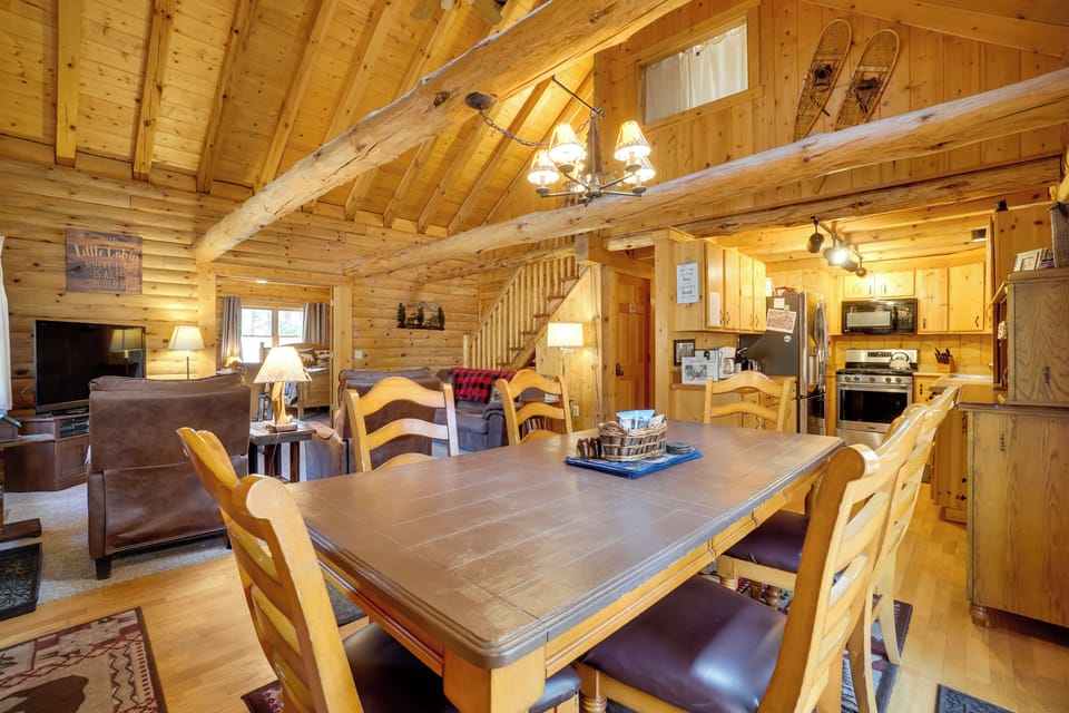 Dining Area & Kitchen