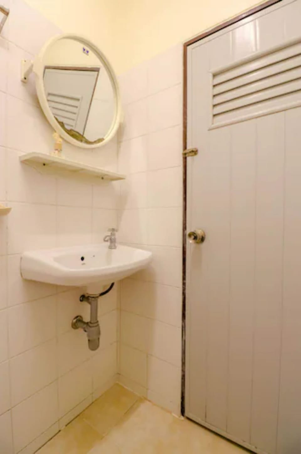 Shower, towels, soap, shampoo