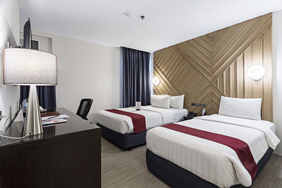 Grand Deluxe Room - Leisure Only | In-room safe, desk, blackout drapes, WiFi (free)