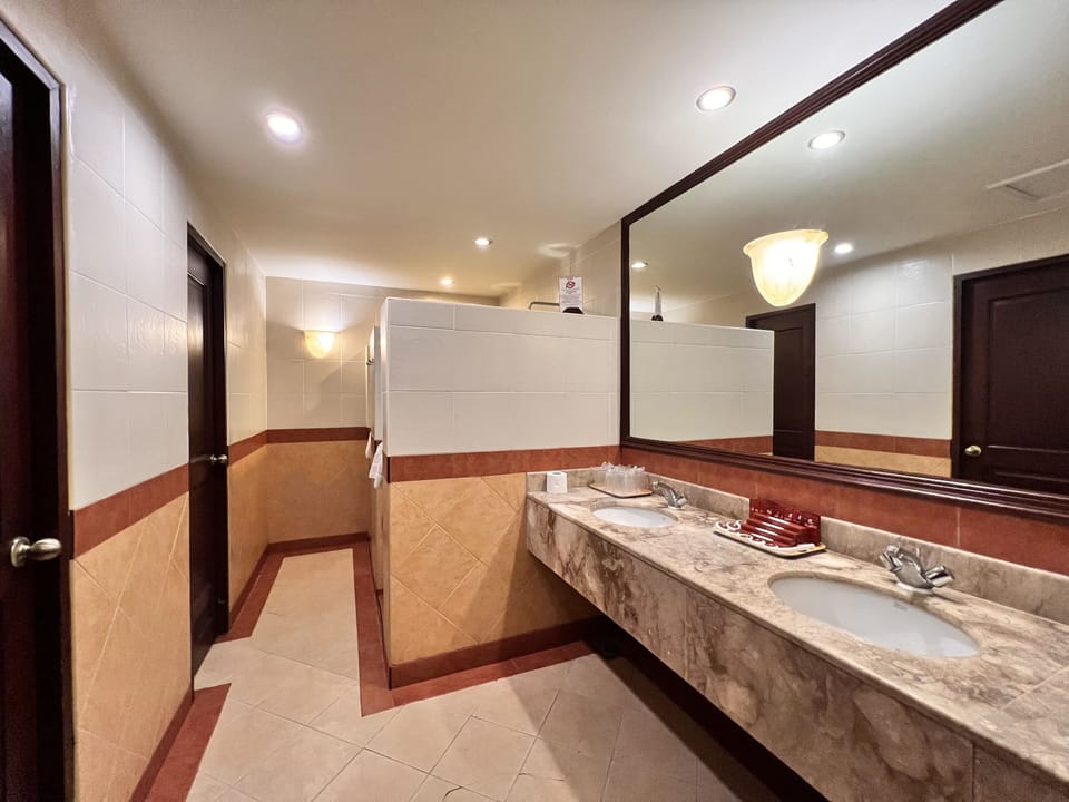 Grand Family Suite for 10 Persons | Bathroom | Free toiletries, hair dryer (on request), slippers, bidet