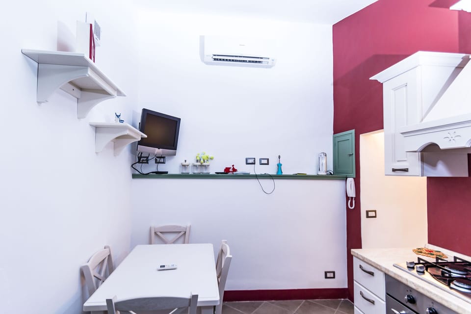 Apartment, 1 Bedroom | Private kitchen | Full-size fridge, microwave, oven, stovetop