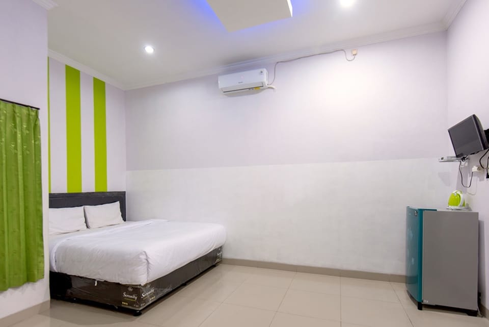 Premium Room | In-room safe, desk, free WiFi, bed sheets