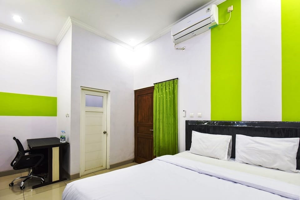 Standard Room | In-room safe, desk, free WiFi, bed sheets