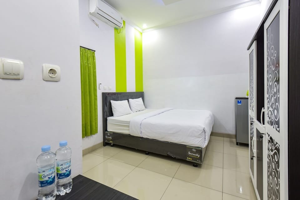 Standard Room | In-room safe, desk, free WiFi, bed sheets