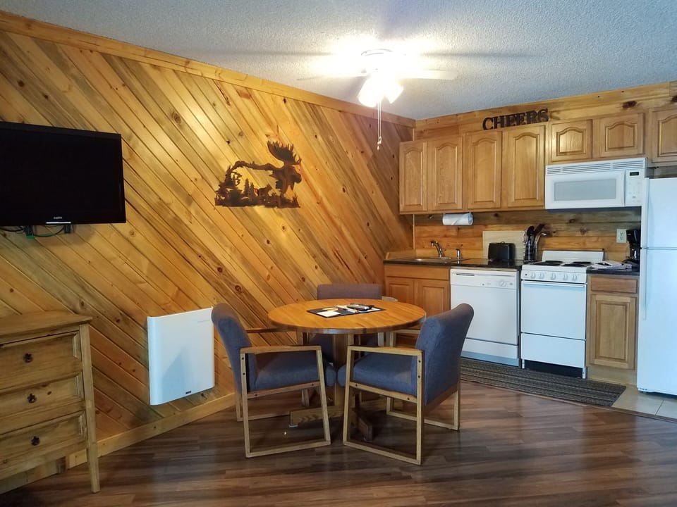 dining area, view of full sized kitchen amenities, loaded cabinets and drawers 