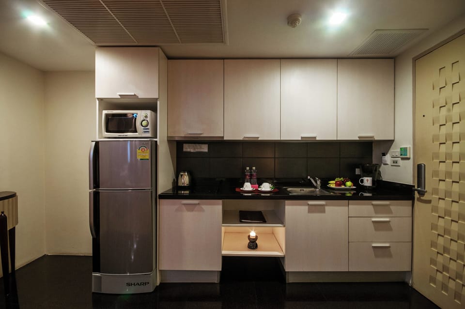 Superior Studio | Private kitchen | Coffee/tea maker, electric kettle