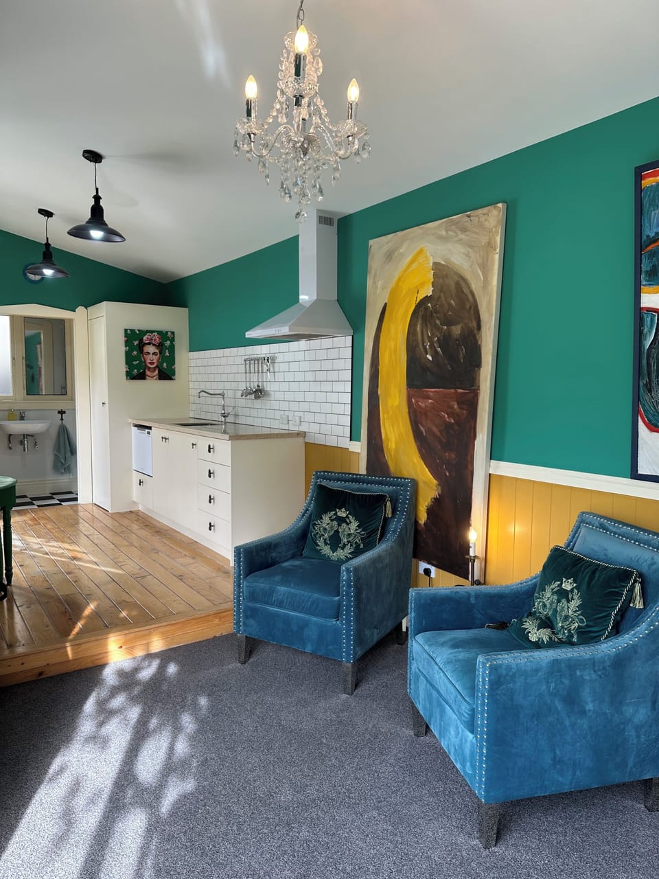 Kitchen & Lounge