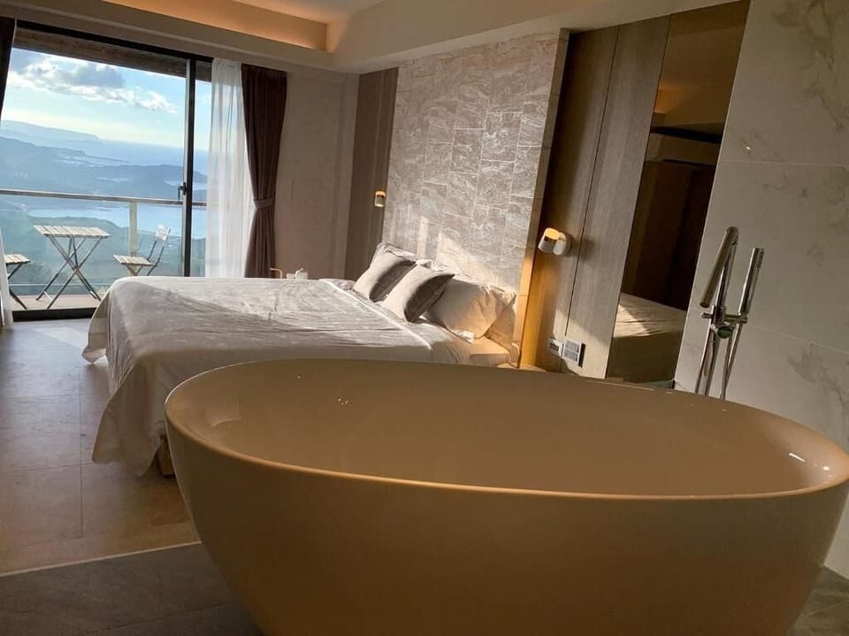 Deluxe Room, 1 Queen Bed, Bathtub, Ocean View | View from room