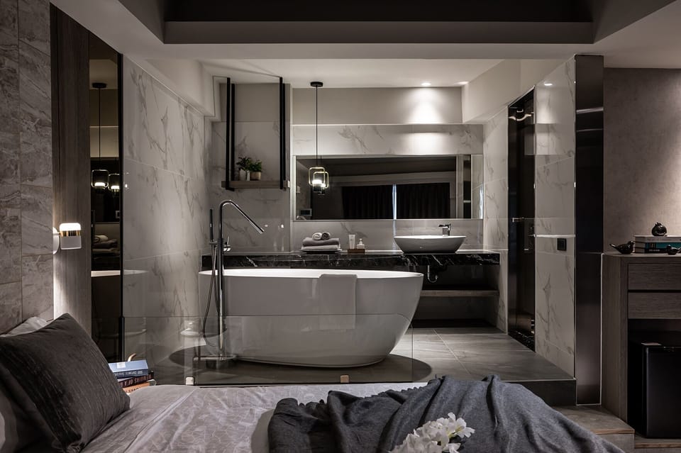 Deluxe Room, 1 Queen Bed, Bathtub, Ocean View | Premium bedding, pillowtop beds, free minibar, individually decorated