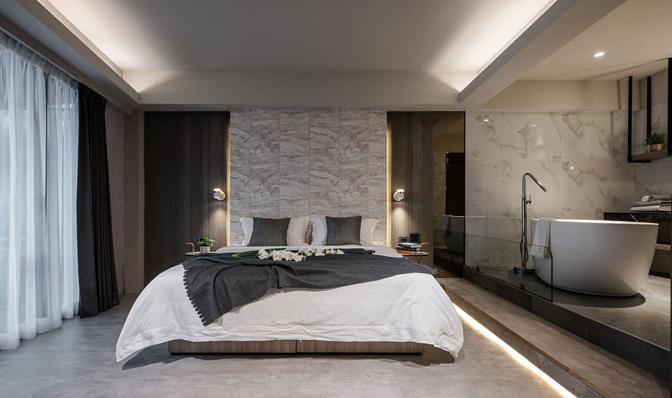 Deluxe Room, 1 Queen Bed, Bathtub, Ocean View | Premium bedding, pillowtop beds, free minibar, individually decorated