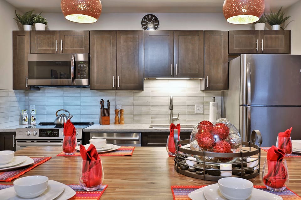 You will find all the necessary kitchen equipments and tableware at our condo.