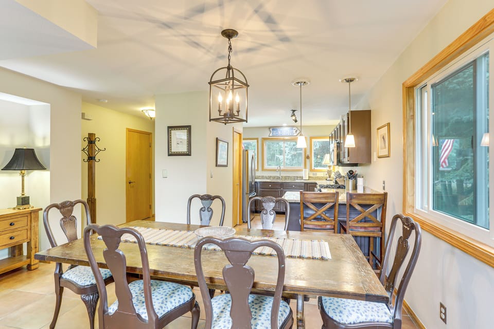 Dining Table | Dishware & Flatware Provided