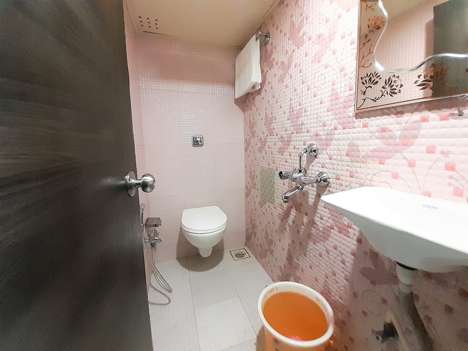 Shower, towels