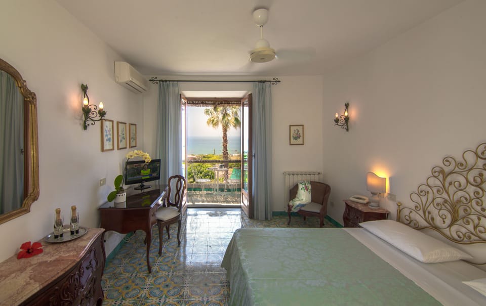 Superior Double Room, Sea View | Minibar, in-room safe, individually furnished, desk