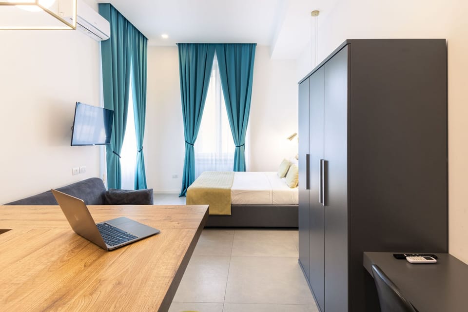 Deluxe Studio | Premium bedding, down comforters, minibar, in-room safe