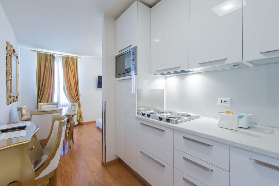 Family Apartment, 2 Bedrooms, Balcony, Canal View | Private kitchen | Full-size fridge, microwave, stovetop, espresso maker