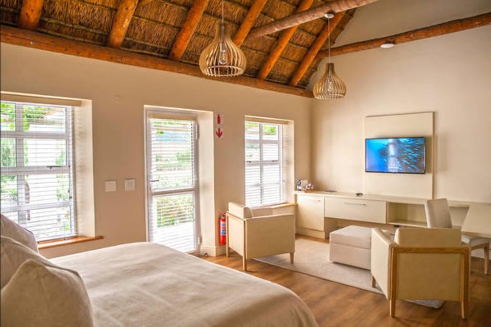 Deluxe Double Room (888 GOLD) | Premium bedding, minibar, in-room safe, individually decorated