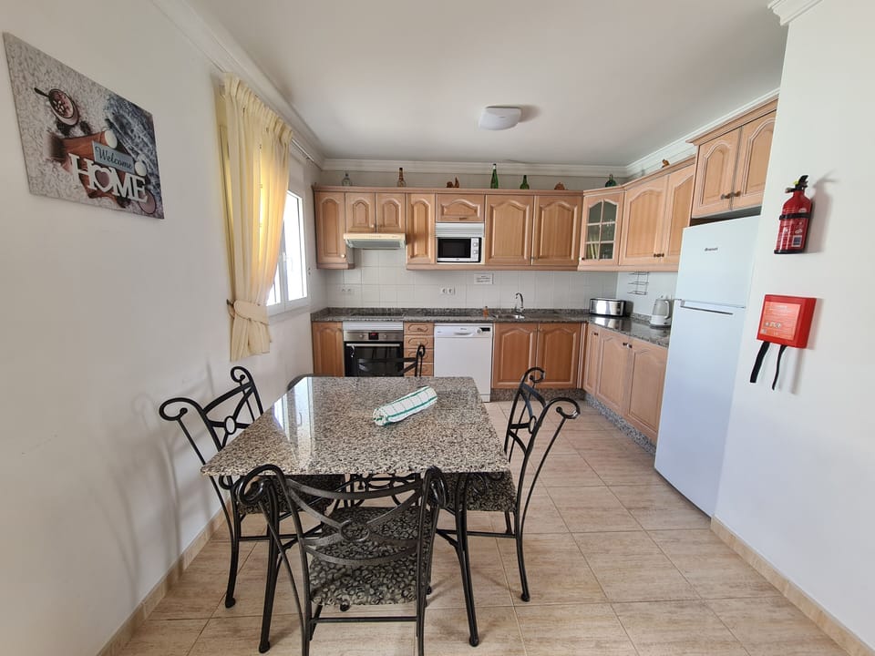 Kitchen and breakfast table