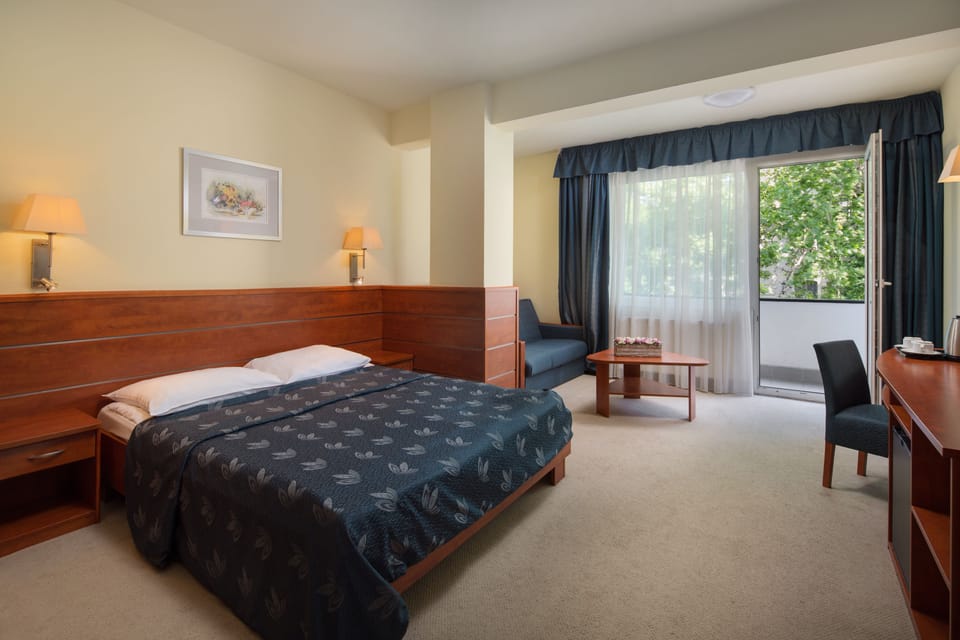 Family Room, 1 Double Bed with Sofa bed | Hypo-allergenic bedding, in-room safe, desk, blackout drapes
