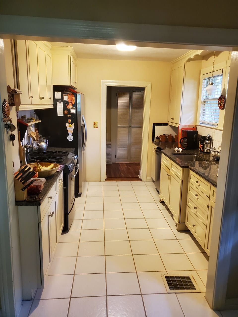 The Kitchen offers a gas stovetop, Kitchen Aid cookware and Le Creuset cast iron