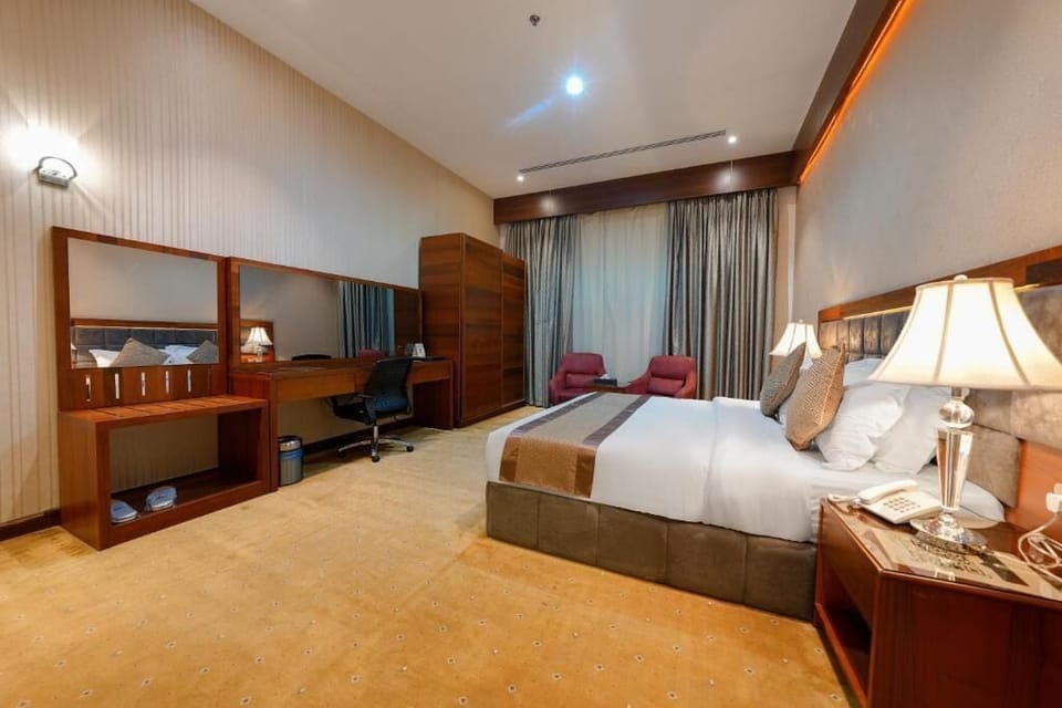 Minibar, in-room safe, individually decorated, individually furnished