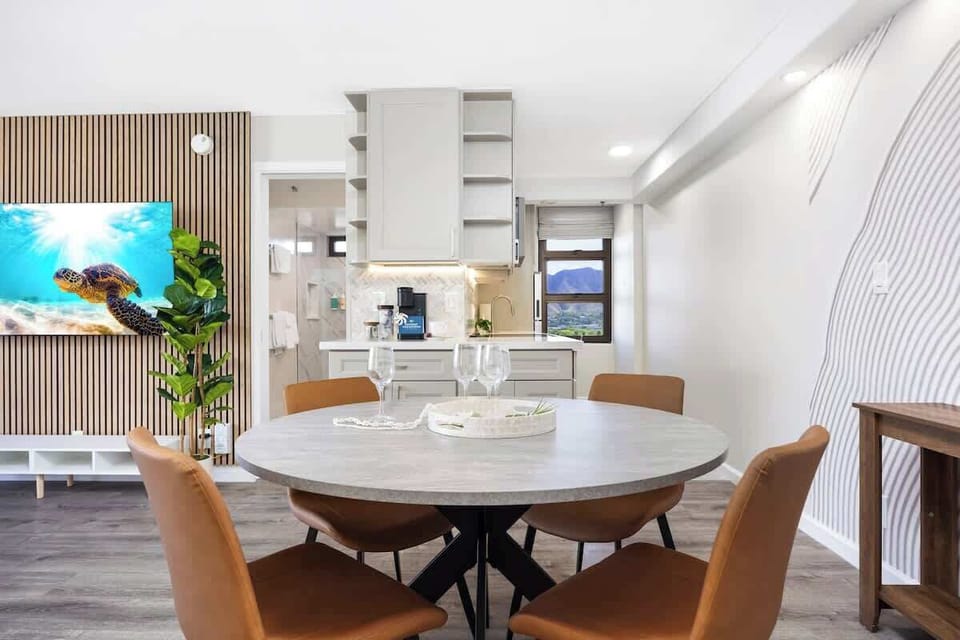 Dine with your loved ones or co-guests in our dining area for 4