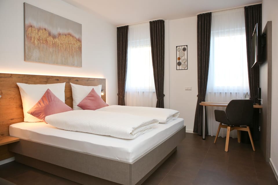 Comfort Double Room | Hypo-allergenic bedding available, desk, blackout drapes, soundproofing
