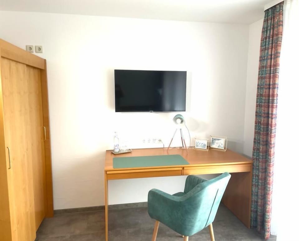 Premium Double Room | Hypo-allergenic bedding available, desk, blackout drapes, soundproofing