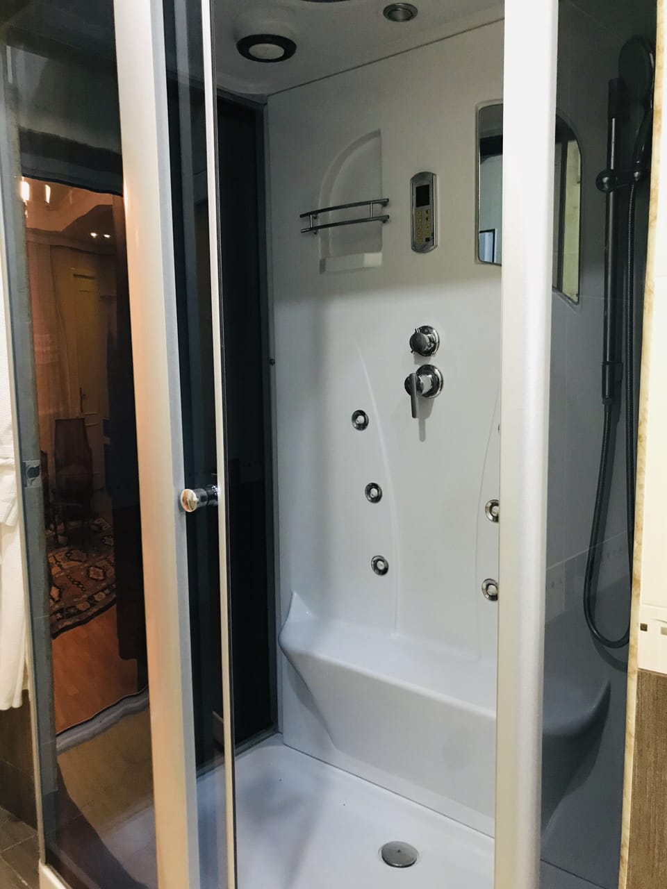 Apartment | Bathroom shower