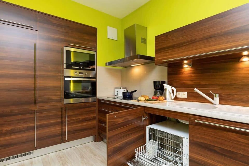 Fully equipped kitchenette. 