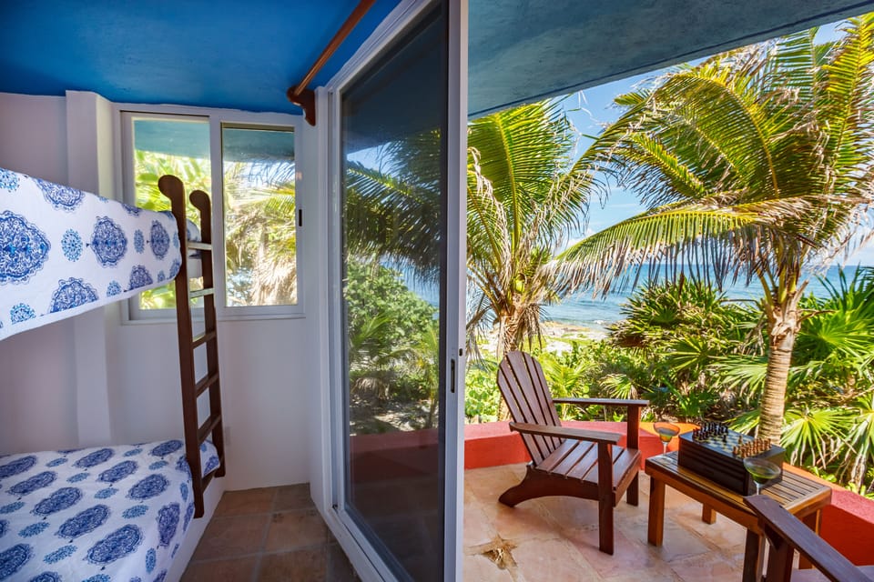 Room 1: Children´s mall room with 2 bunk beds and a terrace.