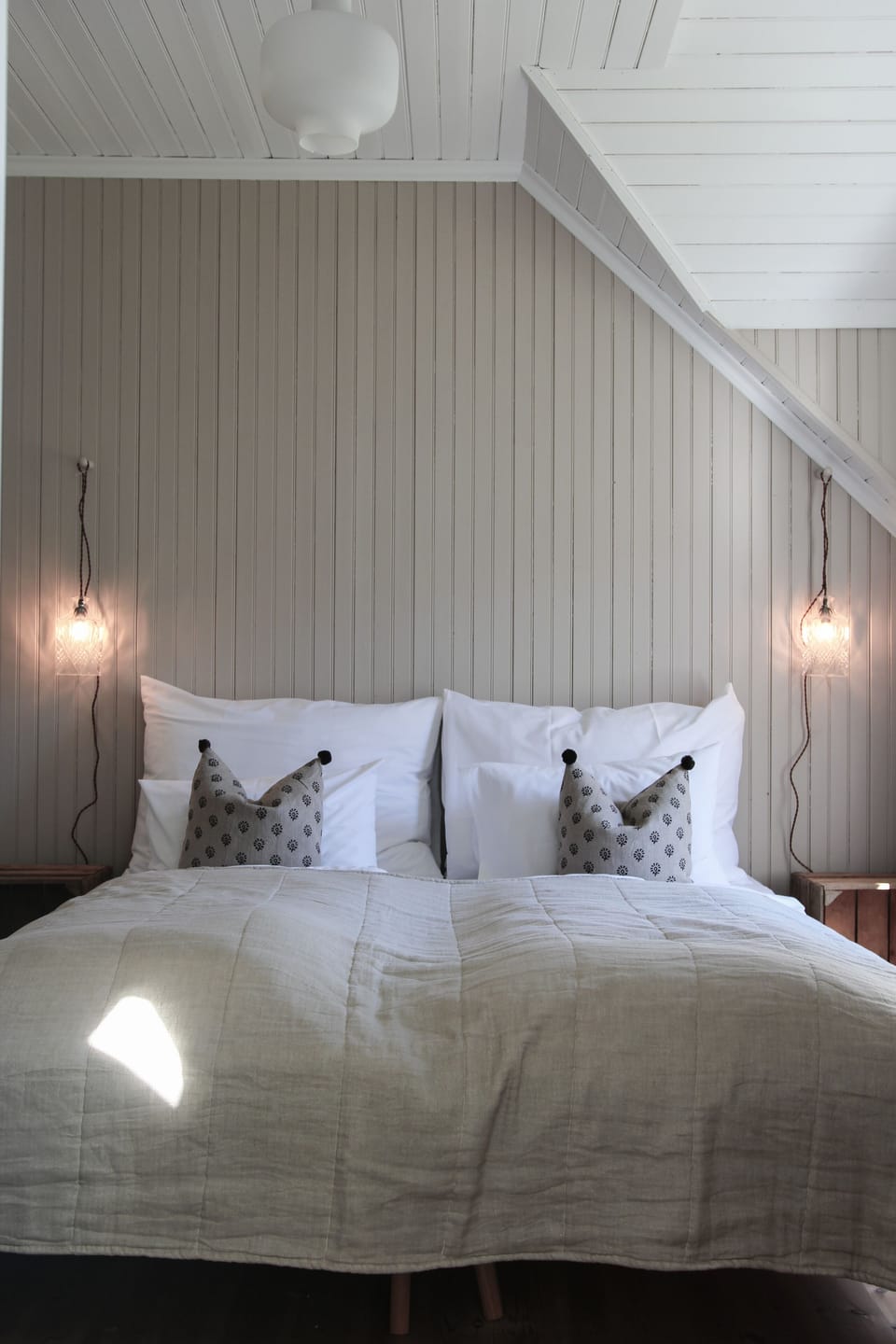 Standard Room | Individually decorated, iron/ironing board, free WiFi, bed sheets
