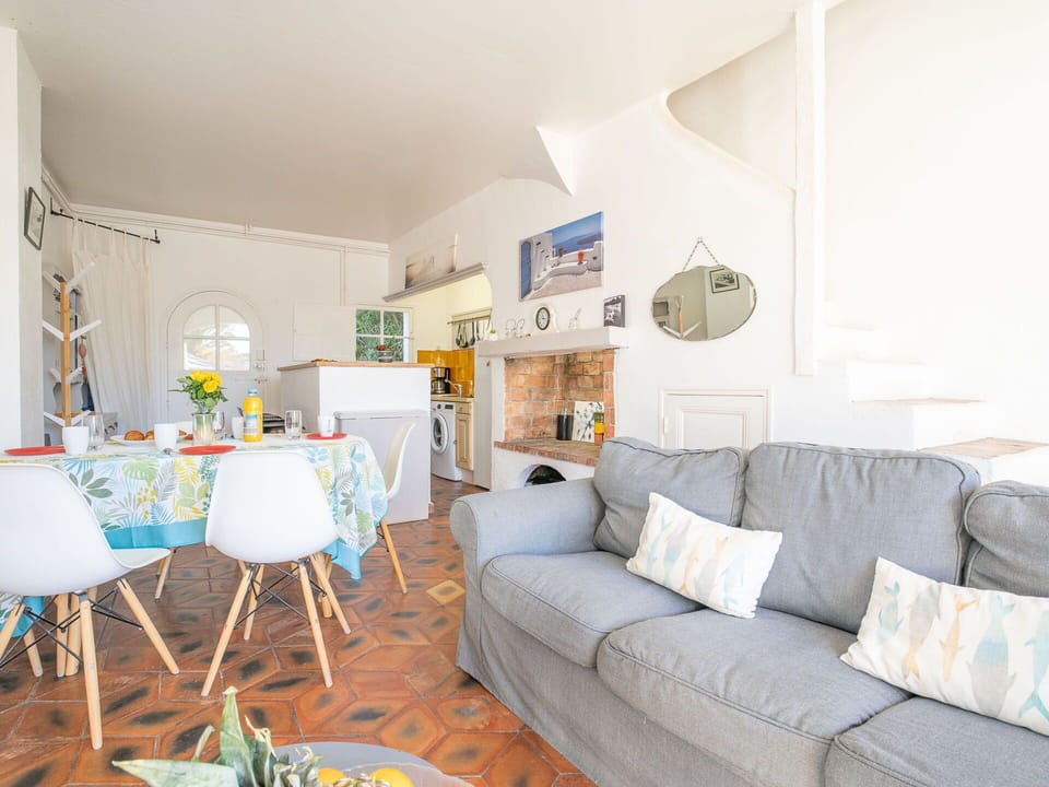 Property, Furniture, Couch, Picture Frame, Living Room, Table, Interior Design, Wood, Floor