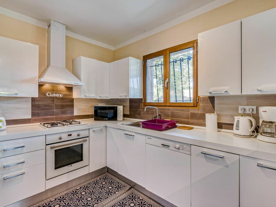 Cabinetry, Countertop, Property, Furniture, Kitchen Sink, Sink, Product, Kitchen Stove, Kitchen, Building