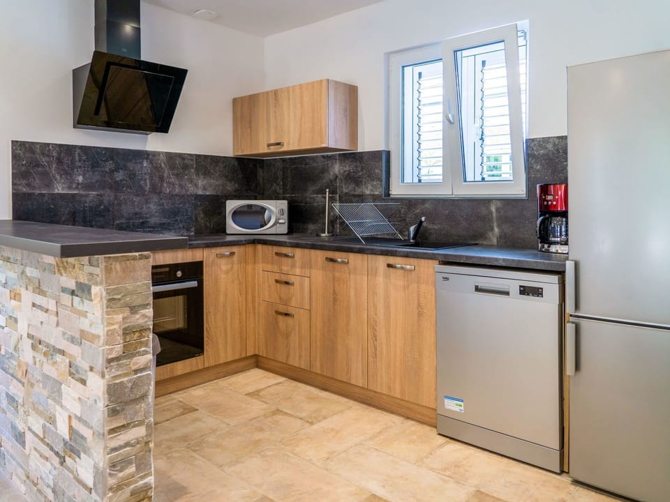 Countertop, Room, Kitchen, Cabinetry, Furniture, Property, Tile, Floor, Kitchen Stove, Building