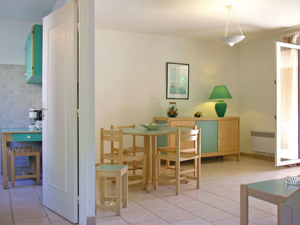 Room, Property, Green, Interior Design, Furniture, Ceiling, Building, Floor, House, Lighting