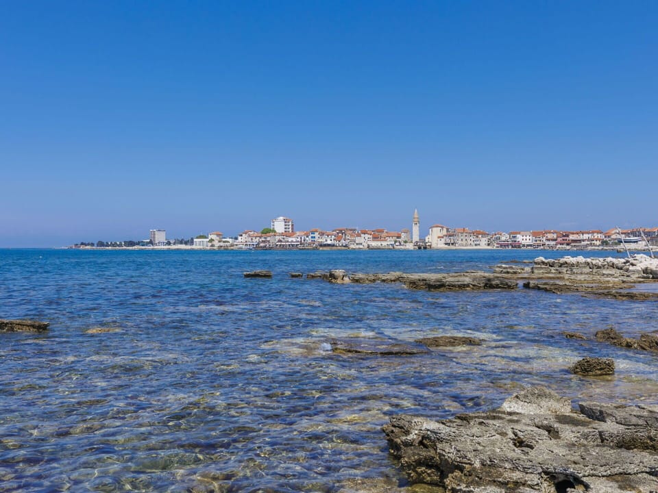 Water, Sky, Water Resources, Coastal And Oceanic Landforms, Lake, Horizon, City, Landscape, Shore, Calm